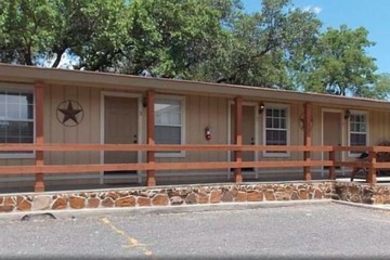 Mavens Inn & Grill