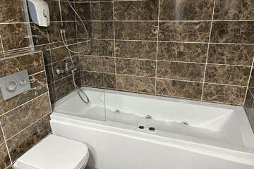Jetted tub