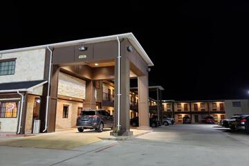 Lux Inn & Suites