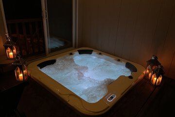 Private spa tub