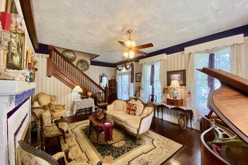 Hotel Interior 9 of 47