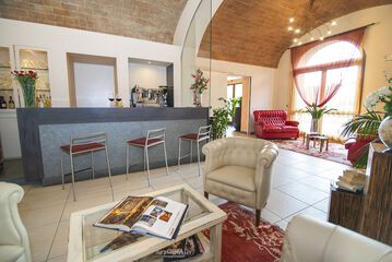 Lobby lounge