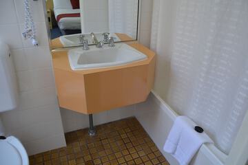 Bathroom sink