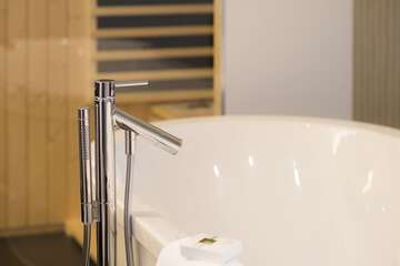 Deep soaking bathtub