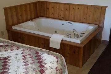 Deep soaking bathtub