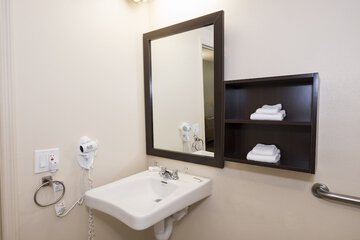 Room 17 of 27