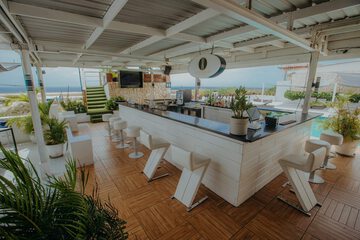 Poolside bar