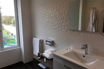 Bathroom sink