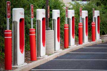 Electric vehicle charging station