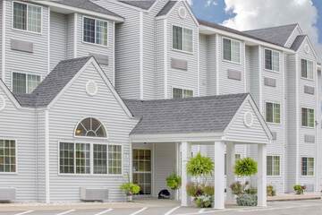 Microtel Inn & Suites by Wyndham Gassaway / Sutton