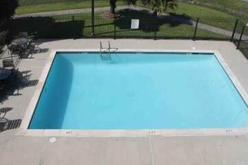 Pool 2 of 6