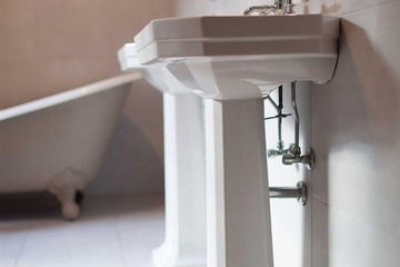 Bathroom sink