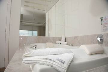 Jetted tub