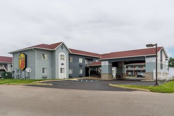 Super 8 by Wyndham Indianapolis / NE/Castleton Area
