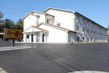 Super 8 by Wyndham Greensboro / Coliseum/Conv.