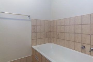 Deep Soaking Bathtub