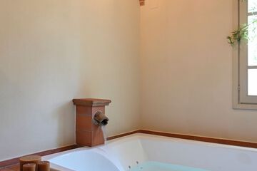 Indoor spa tub