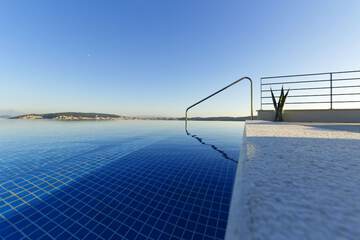 Infinity pool