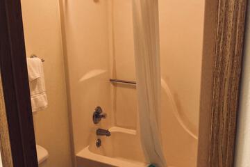 Room 32 of 84