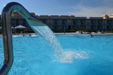 Pool waterfall