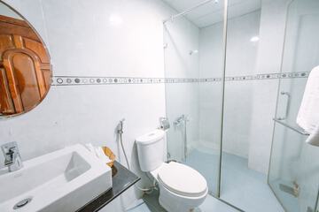 Bathroom shower