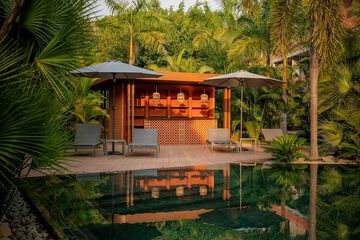 Poolside bar