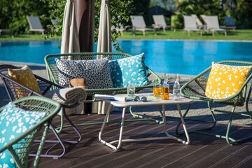 Poolside bar