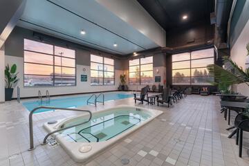 Indoor/outdoor pool