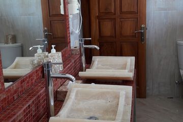 Bathroom amenities