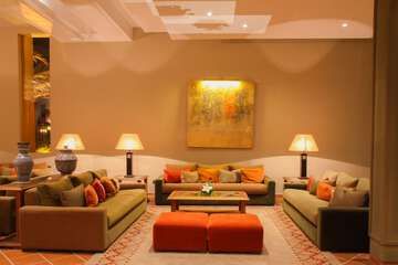 Lobby lounge