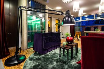 Lobby lounge