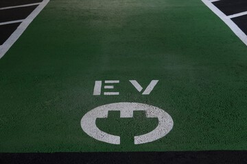 Electric vehicle charging station