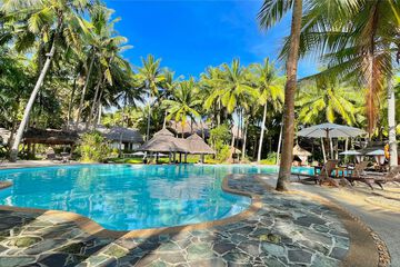 Poolside bar