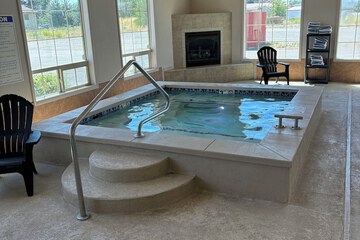 Indoor spa tub