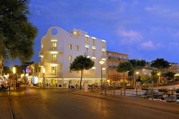 Front of property - evening/night