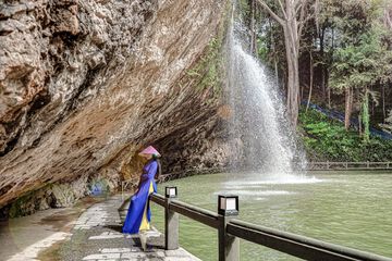 Pool waterfall