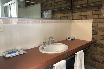 Bathroom sink