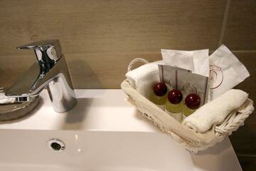 Bathroom amenities