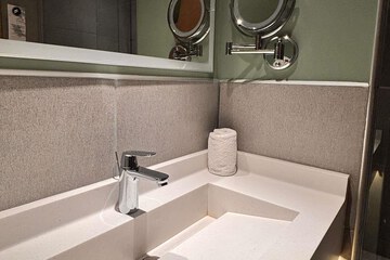 Bathroom sink