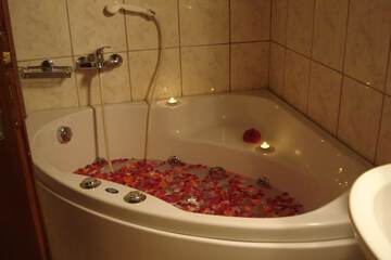 Jetted tub