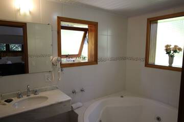 Private spa tub