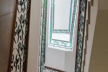 Handrails in stairways