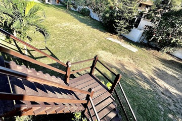 Handrails in stairways