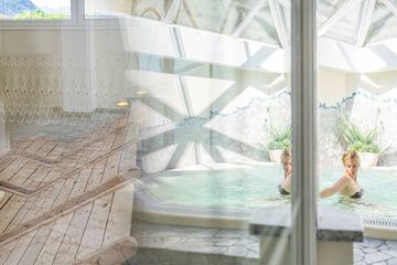swimming pool spa