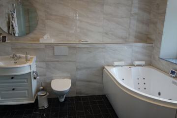 Private spa tub