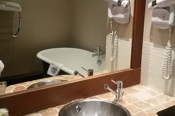 Bathroom sink