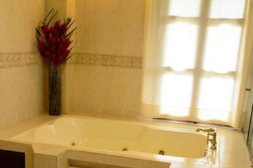 Jetted tub
