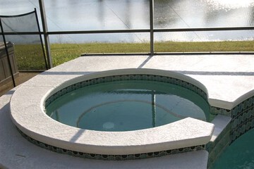 Indoor spa tub