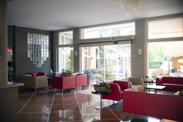 Lobby lounge