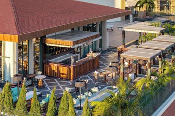Poolside bar